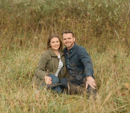 Crisp & Colorful Settler's Ridge Pittsburgh Engagement Session. For more engagement ideas, visit burghbrides.com!