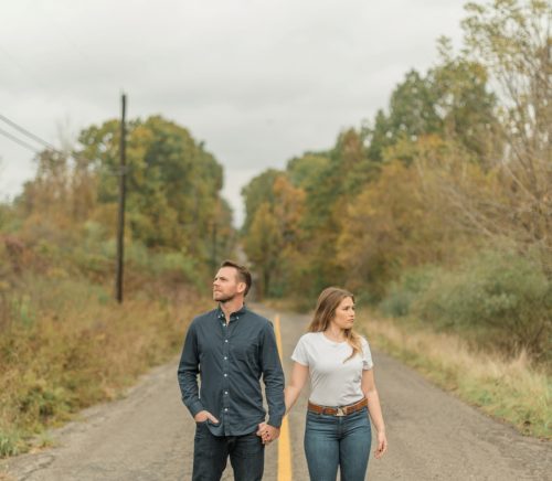 Crisp & Colorful Settler's Ridge Pittsburgh Engagement Session. For more engagement ideas, visit burghbrides.com!