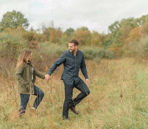 Crisp & Colorful Settler's Ridge Pittsburgh Engagement Session. For more engagement ideas, visit burghbrides.com!
