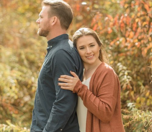Crisp & Colorful Settler's Ridge Pittsburgh Engagement Session. For more engagement ideas, visit burghbrides.com!