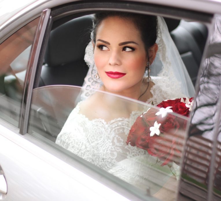 Airbrush vs. Traditional Foundation: What Brides Need to Know