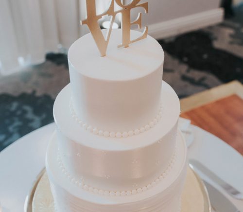 Traditional Renaissance Hotel Wedding with a Touch of Glam. For more ballroom wedding ideas, visit burghbrides.com!