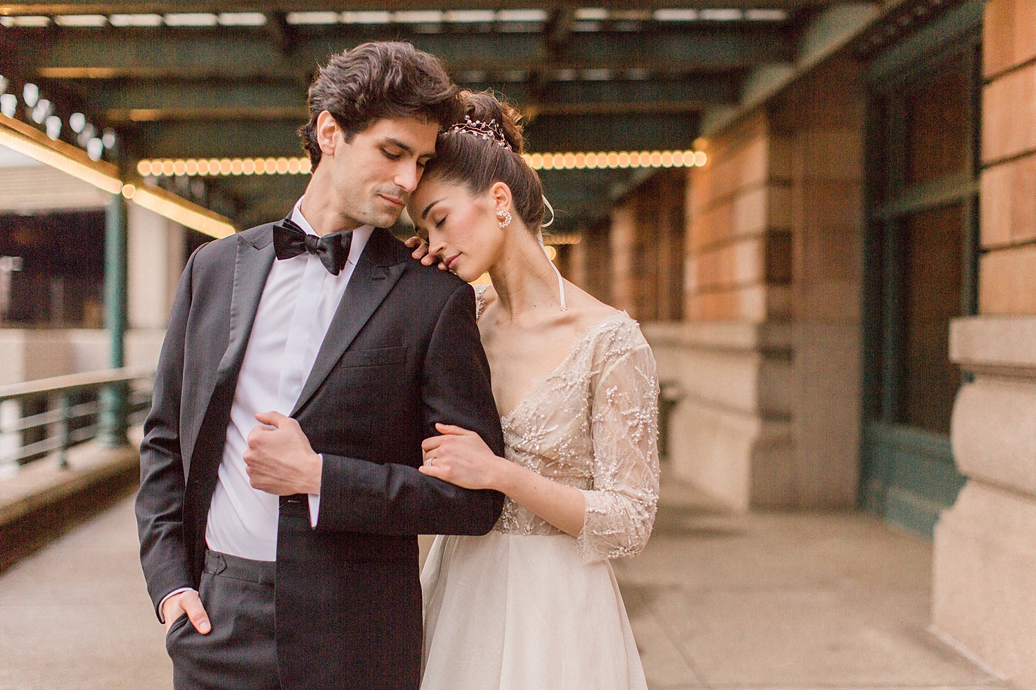 Luxurious Emerald Green & Gold Wedding Inspired Styled Shoot Luxurious Emerald Green & Gold Wedding Inspired Styled Shoot