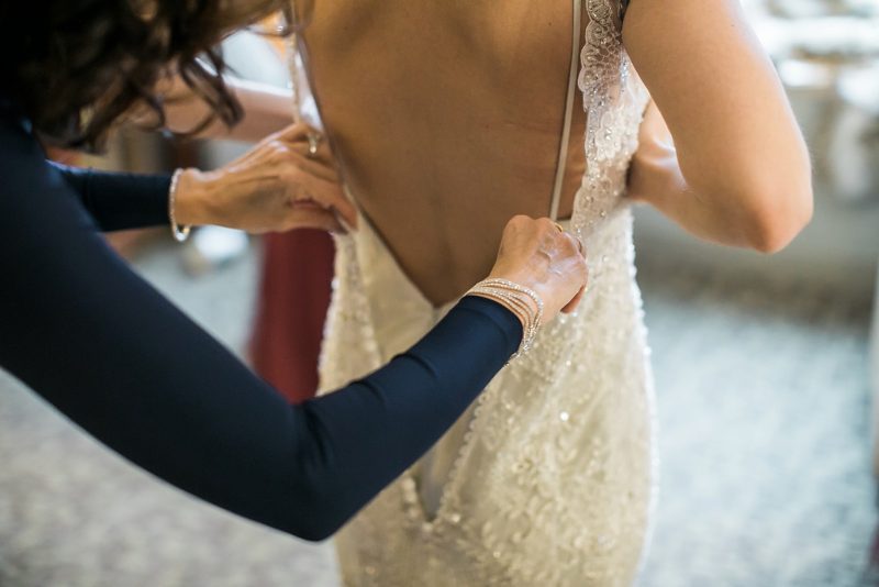 Warm Burgundy & Gold Pennsylvanian Wedding. For more luxury wedding ideas, visit burghbrides.com!