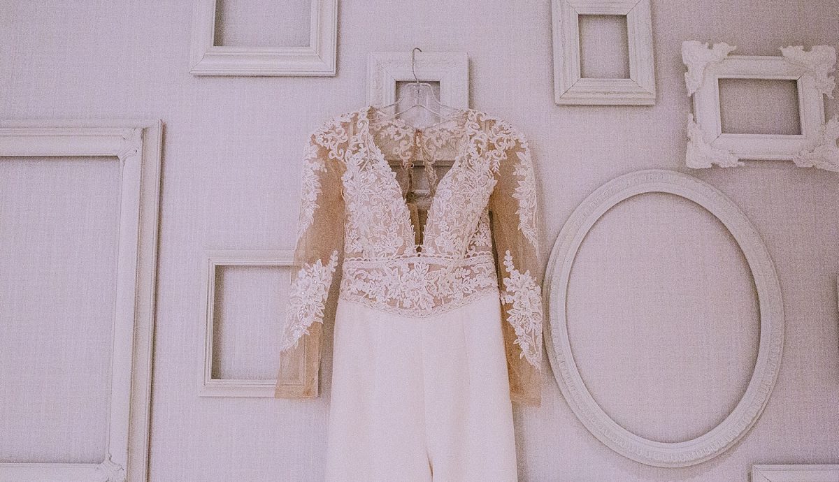 Industrial Winter Chic Wedding at Slate. For more winter wedding inspiration, visit burghbrides.com!