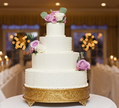 Elegant Purple Wedding at the Pittsburgh Golf Club. For more classic wedding ideas, visit burghbrides.com!