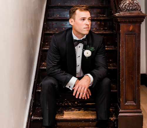 Luxe Art Deco Downtown Pittsburgh Wedding. For more modern wedding ideas, visit burghbrides.com!