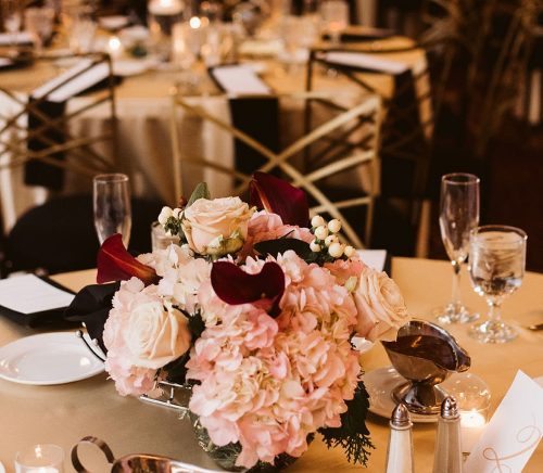 DoubleTree by Hilton Hotel & Suites Pittsburgh Downtown - Pittsburgh Wedding Venue & Burgh Brides Vendor Guide Member