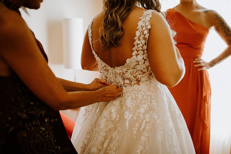 Edgewood Country Club Wedding with Nods to Pittsburgh. For more Pittsburgh wedding ideas, visit burghbrides.com!