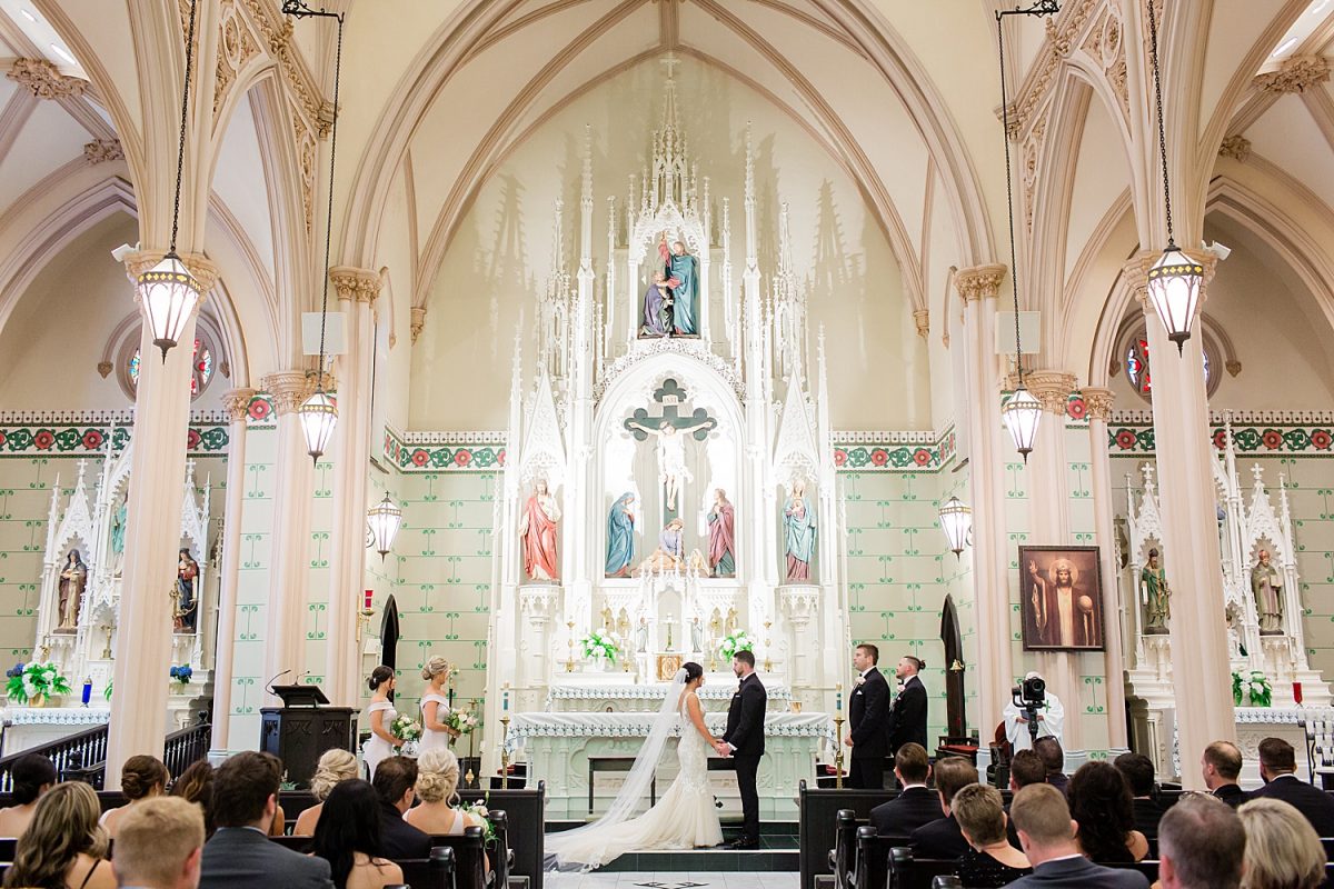 Timeless Fox Chapel Golf Club Wedding with Modern Twists. For more fine art wedding ideas, visit burghbrides.com!