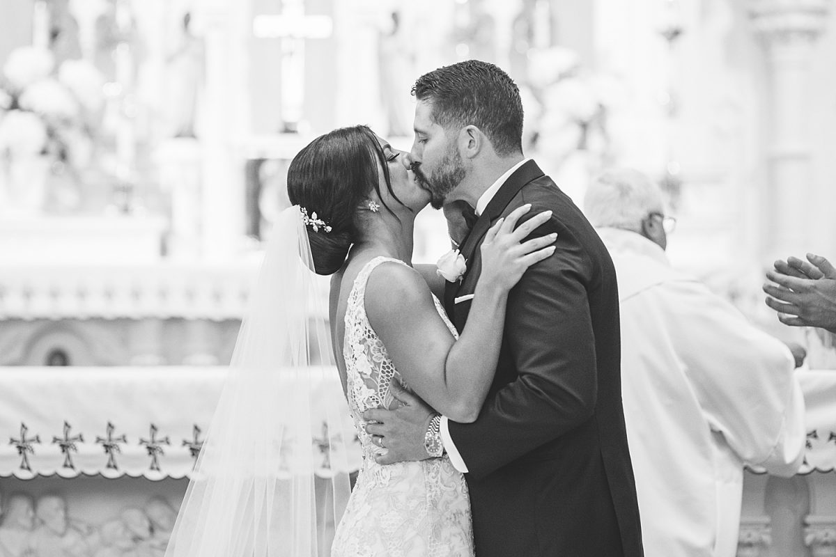 Timeless Fox Chapel Golf Club Wedding with Modern Twists. For more fine art wedding ideas, visit burghbrides.com!