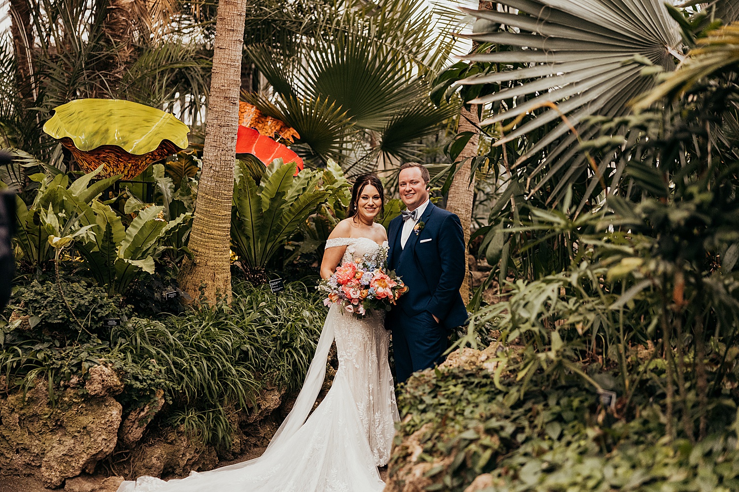 Romantic Springtime Phipps Conservatory Wedding | Burgh Brides