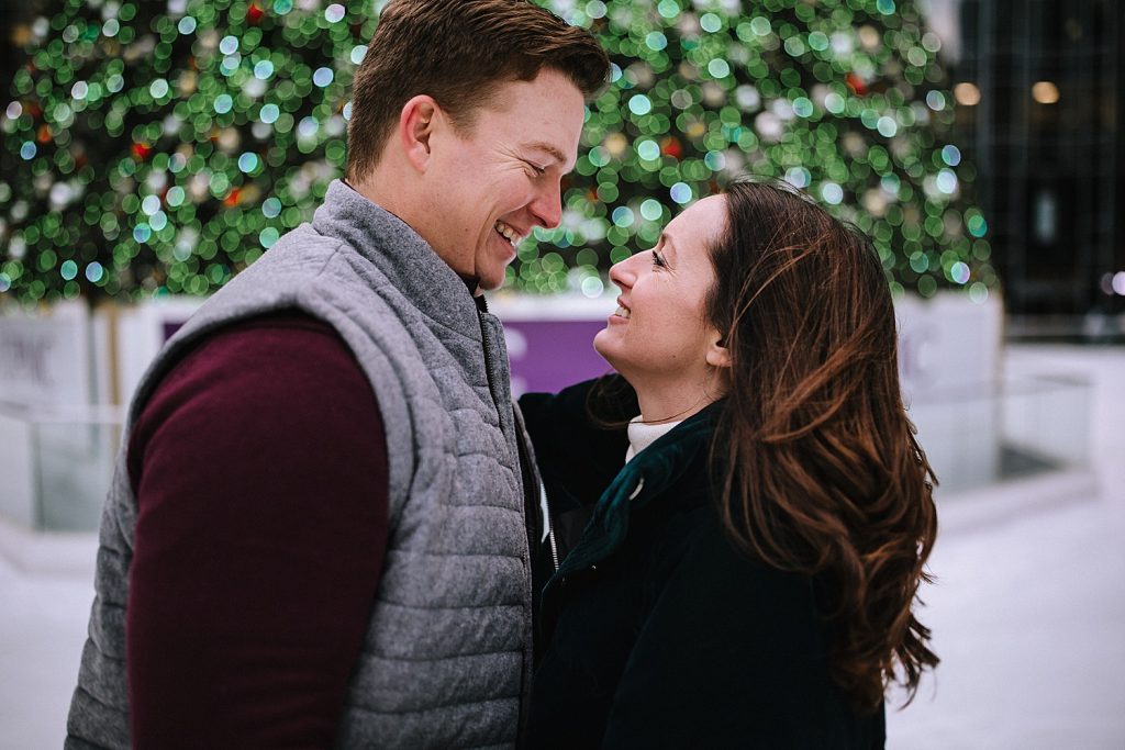 Christmasy Downtown Pittsburgh Engagement Session | Burgh Brides | Kaitlin Powell Photography