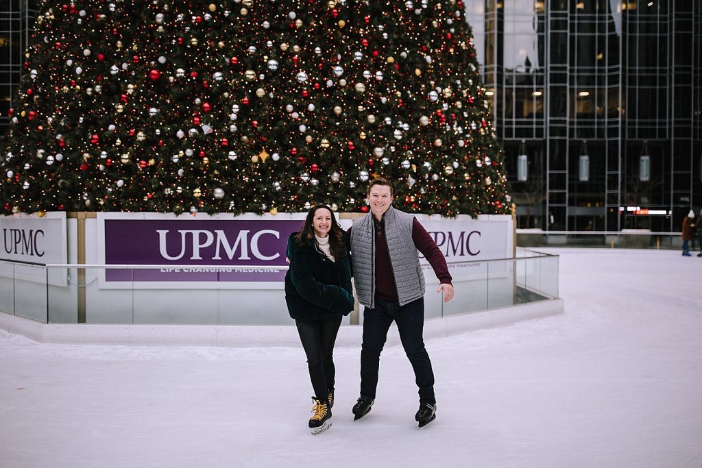 Christmasy Downtown Pittsburgh Engagement Session | Burgh Brides | Kaitlin Powell Photography