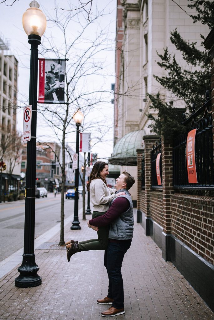 Christmasy Downtown Pittsburgh Engagement Session | Burgh Brides | Kaitlin Powell Photography