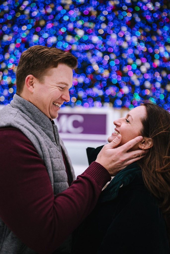 Christmasy Downtown Pittsburgh Engagement Session | Burgh Brides | Kaitlin Powell Photography