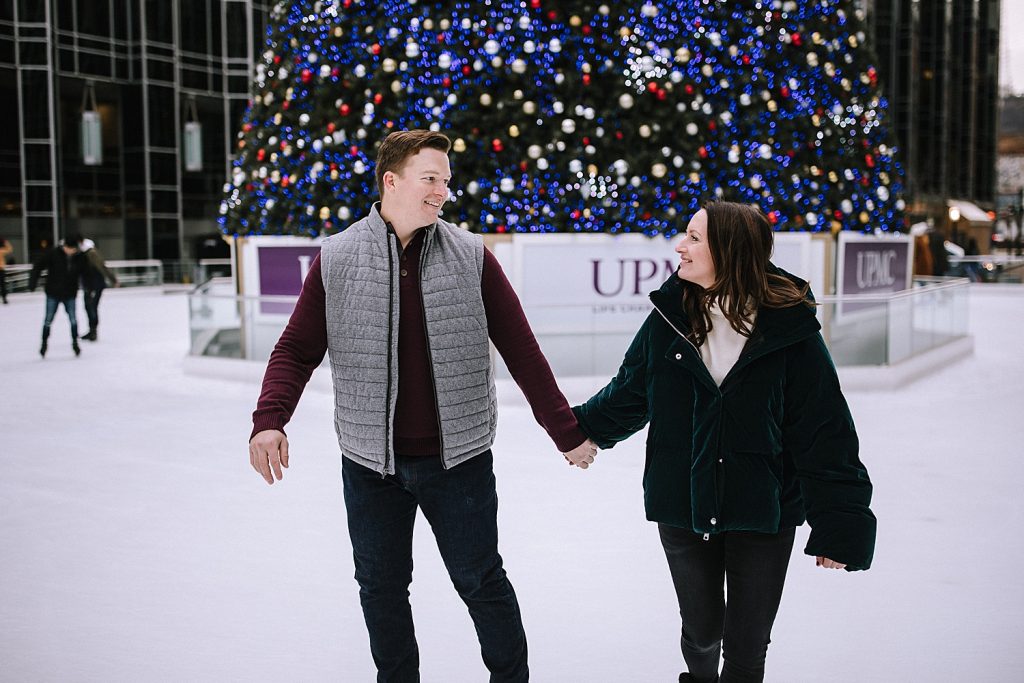 Christmasy Downtown Pittsburgh Engagement Session | Burgh Brides | Kaitlin Powell Photography