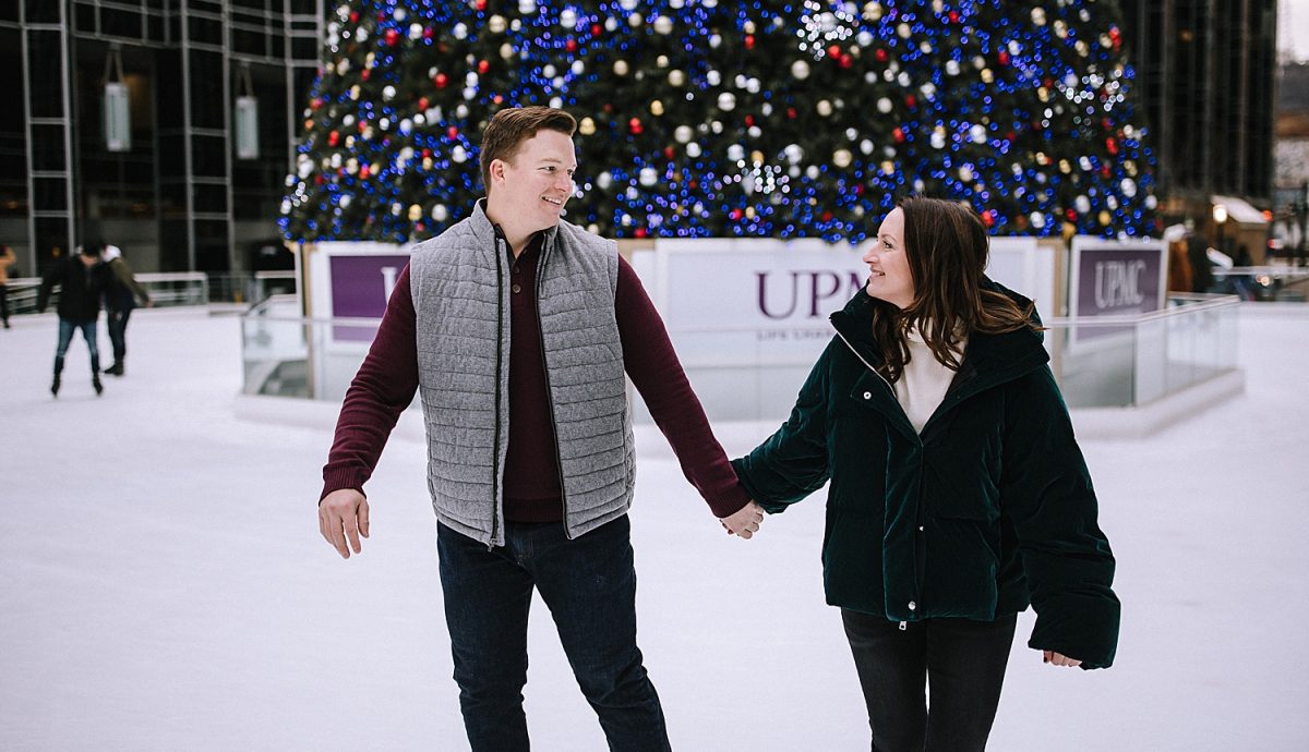 Christmasy Downtown Pittsburgh Engagement Session | Burgh Brides | Kaitlin Powell Photography