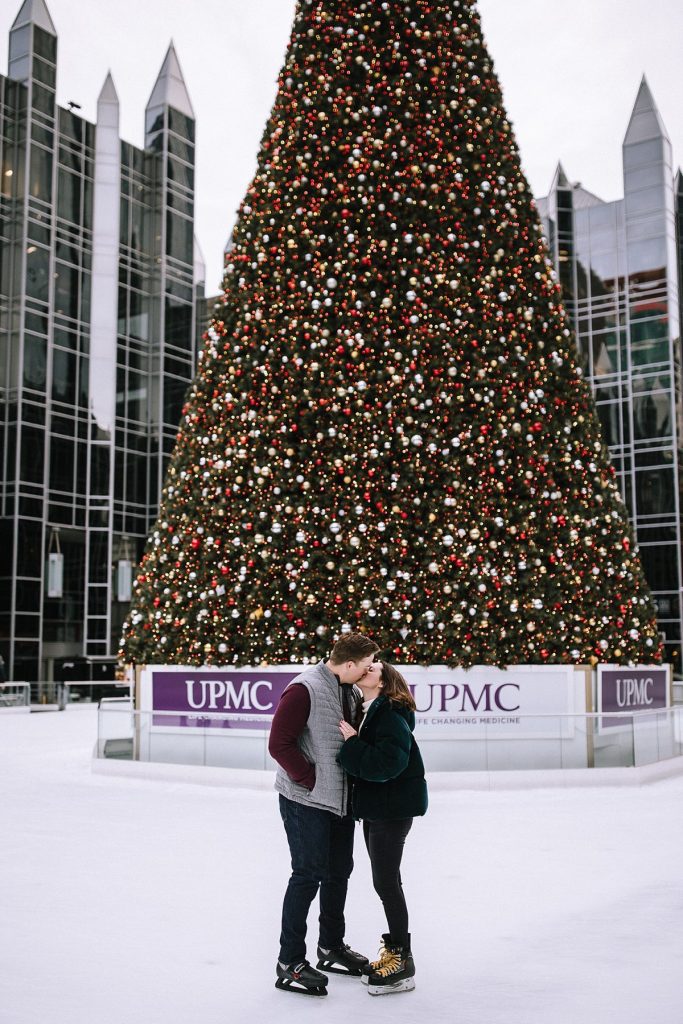Christmasy Downtown Pittsburgh Engagement Session | Burgh Brides | Kaitlin Powell Photography