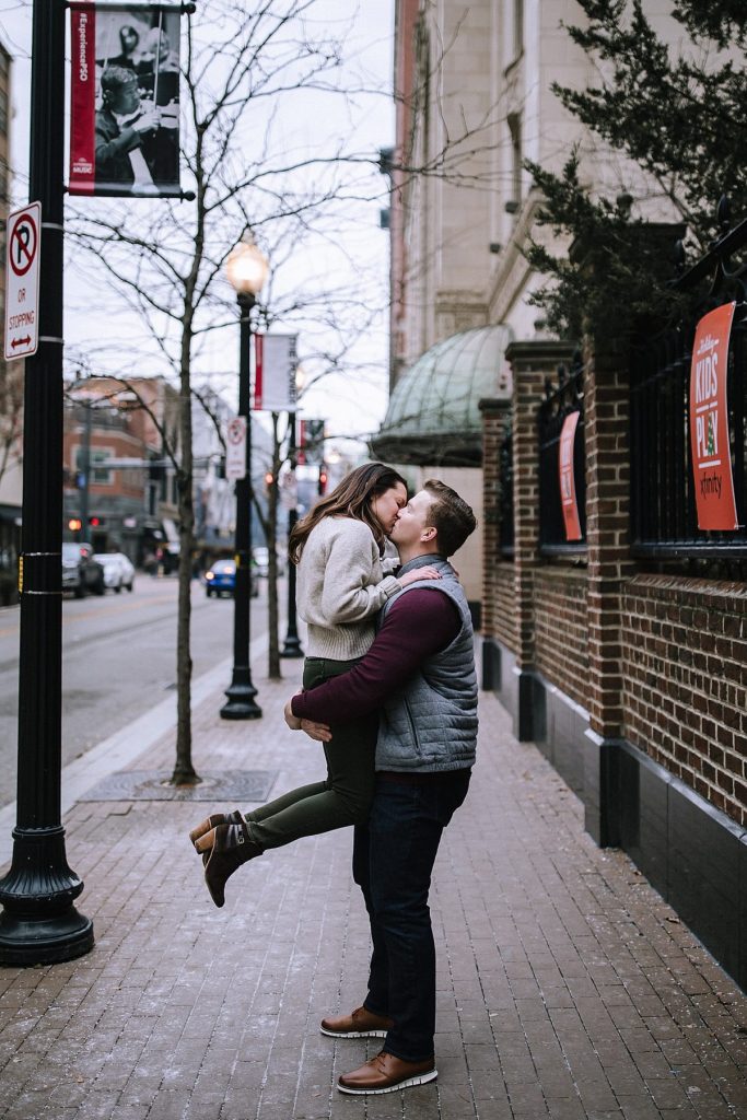 Christmasy Downtown Pittsburgh Engagement Session | Burgh Brides | Kaitlin Powell Photography