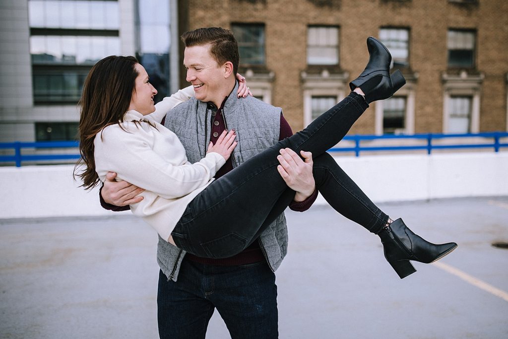 Christmasy Downtown Pittsburgh Engagement Session | Burgh Brides | Kaitlin Powell Photography