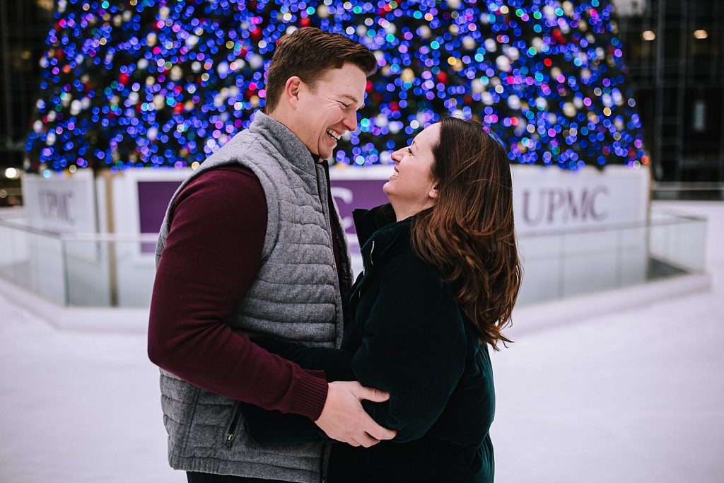 Christmasy Downtown Pittsburgh Engagement Session | Burgh Brides | Kaitlin Powell Photography