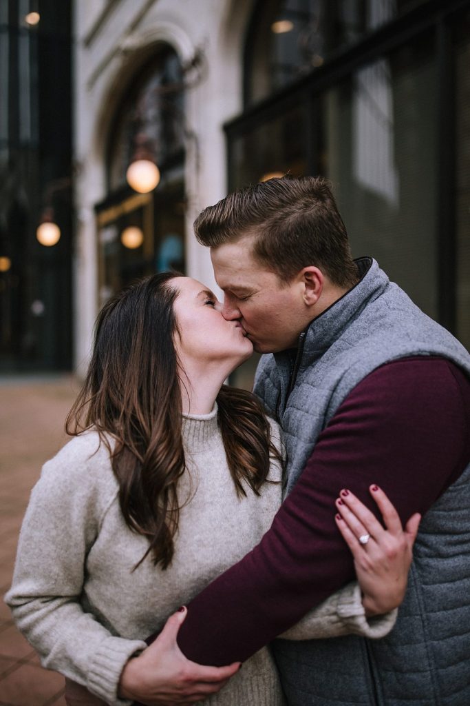 Christmasy Downtown Pittsburgh Engagement Session | Burgh Brides | Kaitlin Powell Photography