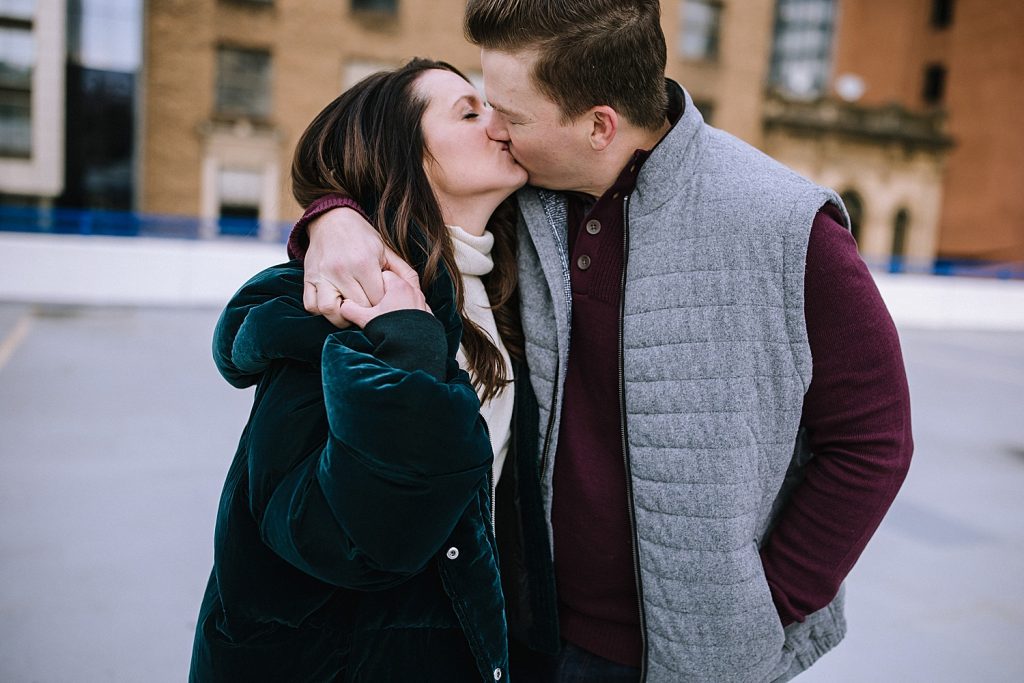 Christmasy Downtown Pittsburgh Engagement Session | Burgh Brides | Kaitlin Powell Photography
