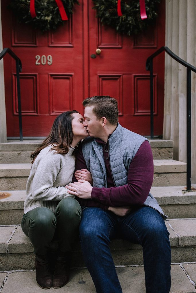 Christmasy Downtown Pittsburgh Engagement Session | Burgh Brides | Kaitlin Powell Photography