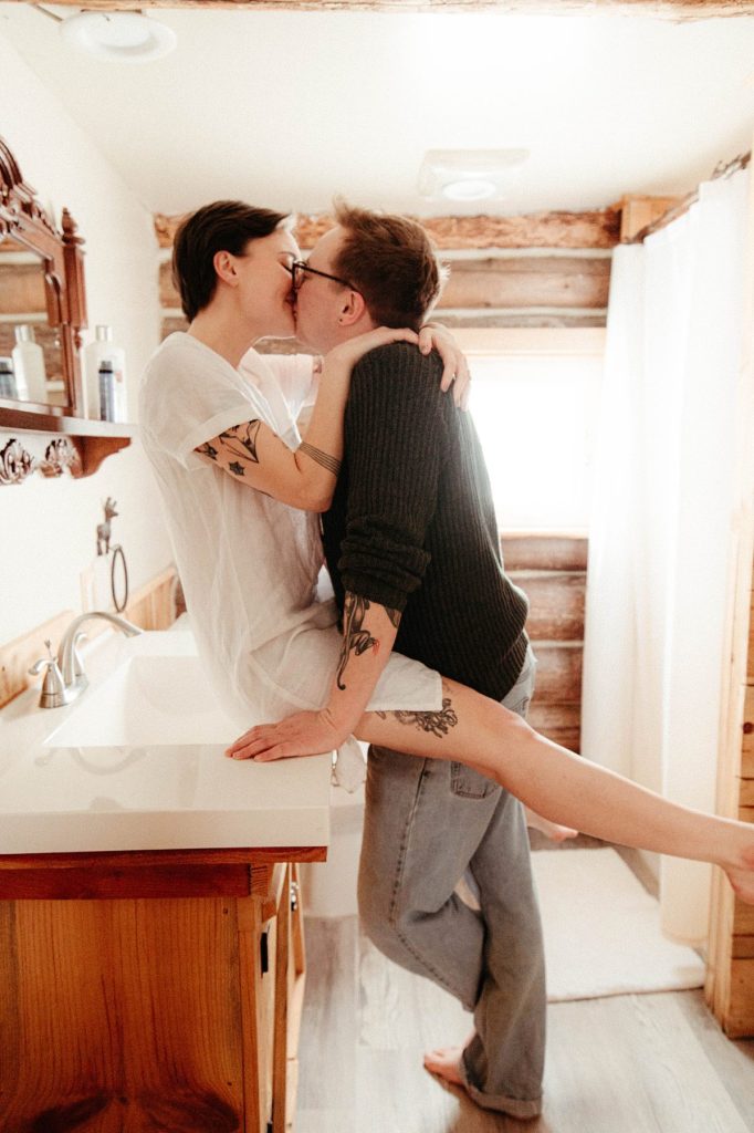 Cozy Cabin Engagement Session | Burgh Brides | Whitling Photography