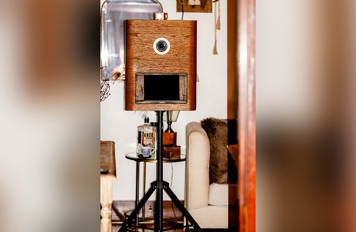 Clicksburgh Retro Rentals | Pittsburgh Wedding Photo Booth | Burgh Brides