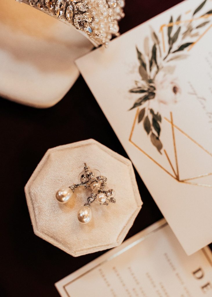 Snowy But Warm Seven Springs Wedding | Burgh Brides | Alyssa Vanston Photography