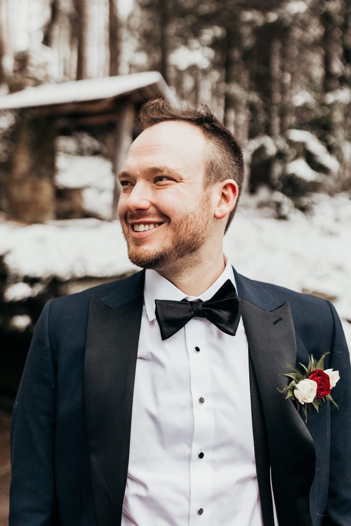 Snowy But Warm Seven Springs Wedding | Burgh Brides | Alyssa Vanston Photography