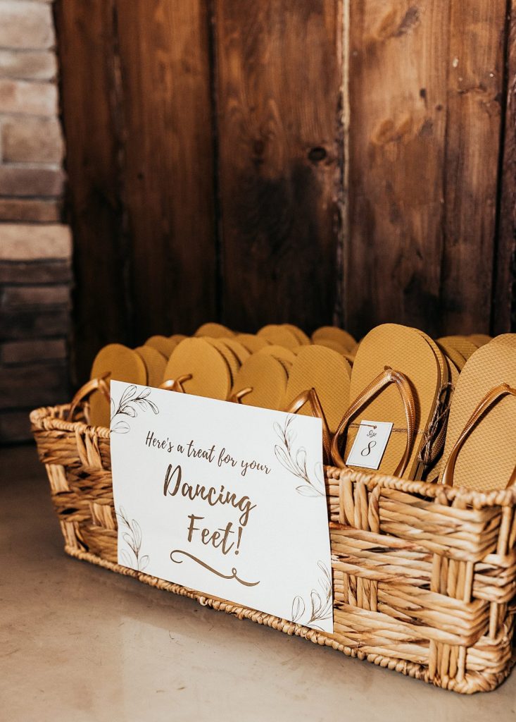 Snowy But Warm Seven Springs Wedding | Burgh Brides | Alyssa Vanston Photography