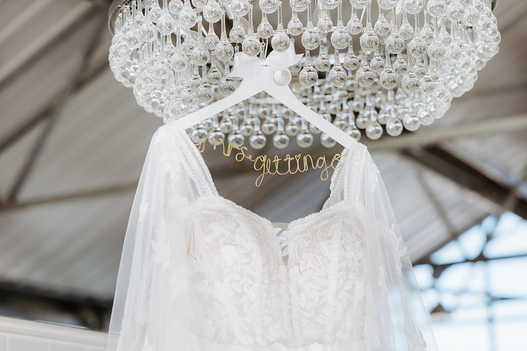 Modern Light-Filled Greenhouse Wedding At The Atrium | Burgh Brides | Iris Marie Photography