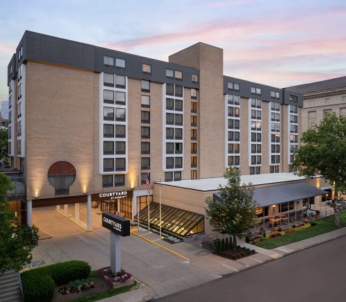 Courtyard by Marriott Pittsburgh University Center | Pittsburgh Wedding Venue | Burgh Brides