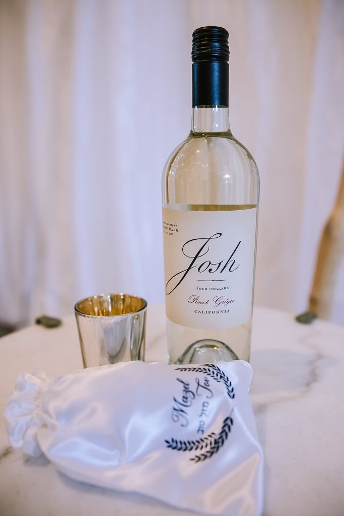 This Franklin on Penn Wedding is a Wintery Moodboard Dream | Burgh Brides | Kaitlin Powell Photography