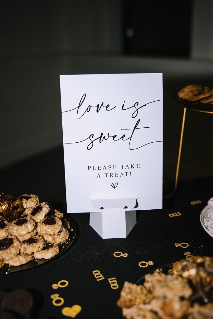 This Franklin on Penn Wedding is a Wintery Moodboard Dream | Burgh Brides | Kaitlin Powell Photography