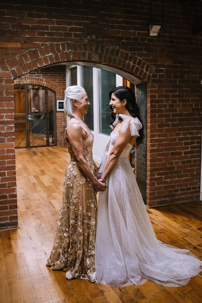This Franklin on Penn Wedding is a Wintery Moodboard Dream | Burgh Brides | Kaitlin Powell Photography