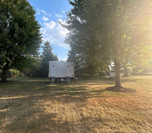Throne Rentals | Pittsburgh Luxury Bathroom Trailers | Burgh Brides