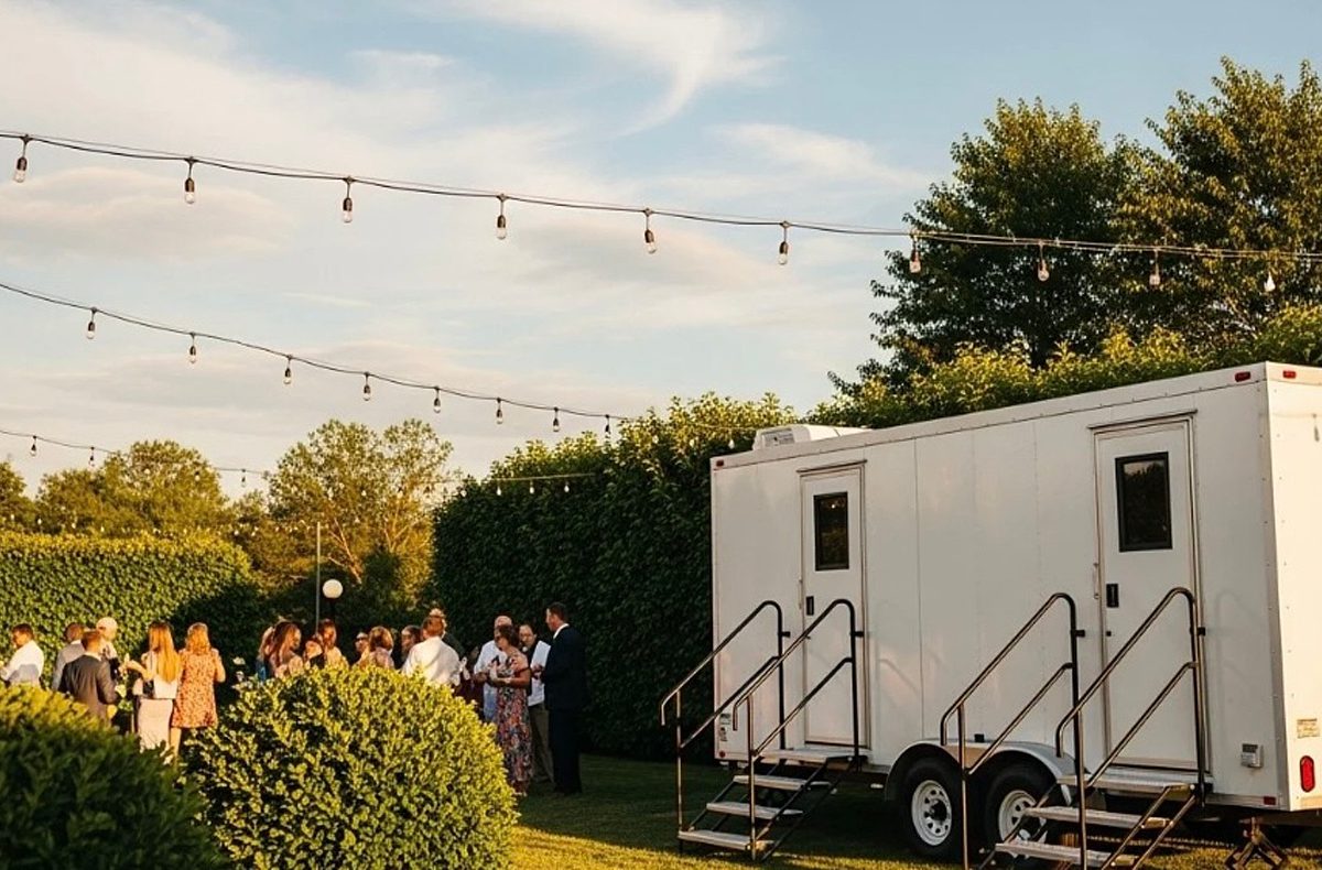 Throne Rentals | Pittsburgh Luxury Bathroom Trailers | Burgh Brides