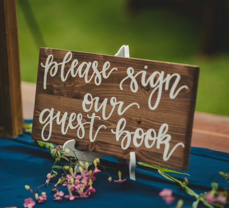 Wedding Signs You Need (and the Ones That Are Just Nice to Have) | Burgh Brides