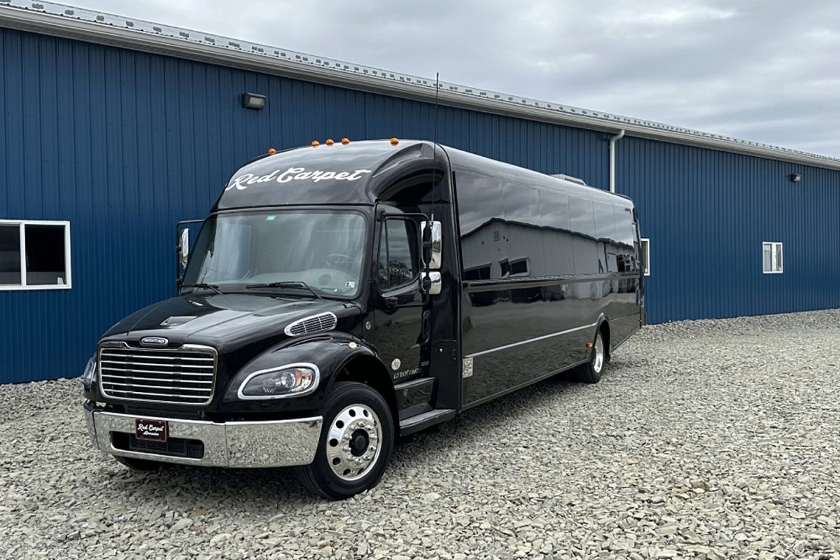 Red Carpet Limo | Pittsburgh Wedding Transportation