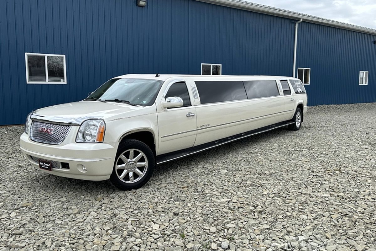 Red Carpet Limo | Pittsburgh Wedding Transportation | Burgh Brides