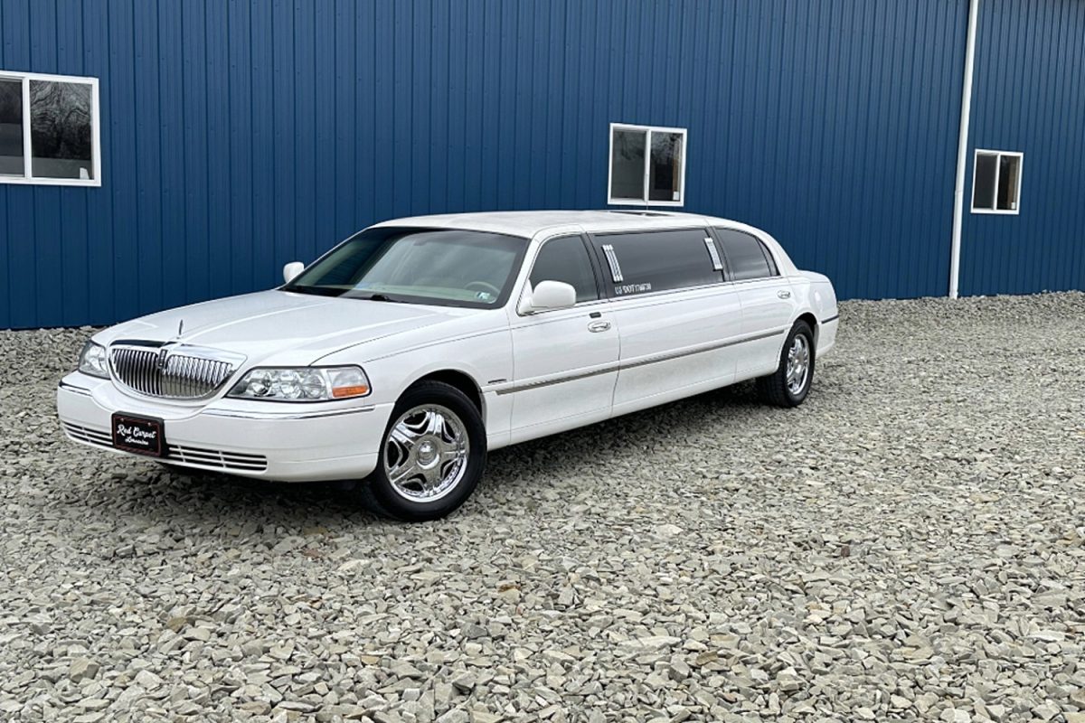 Red Carpet Limo | Pittsburgh Wedding Transportation | Burgh Brides