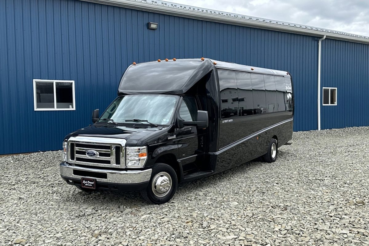 Red Carpet Limo | Pittsburgh Wedding Transportation | Burgh Brides