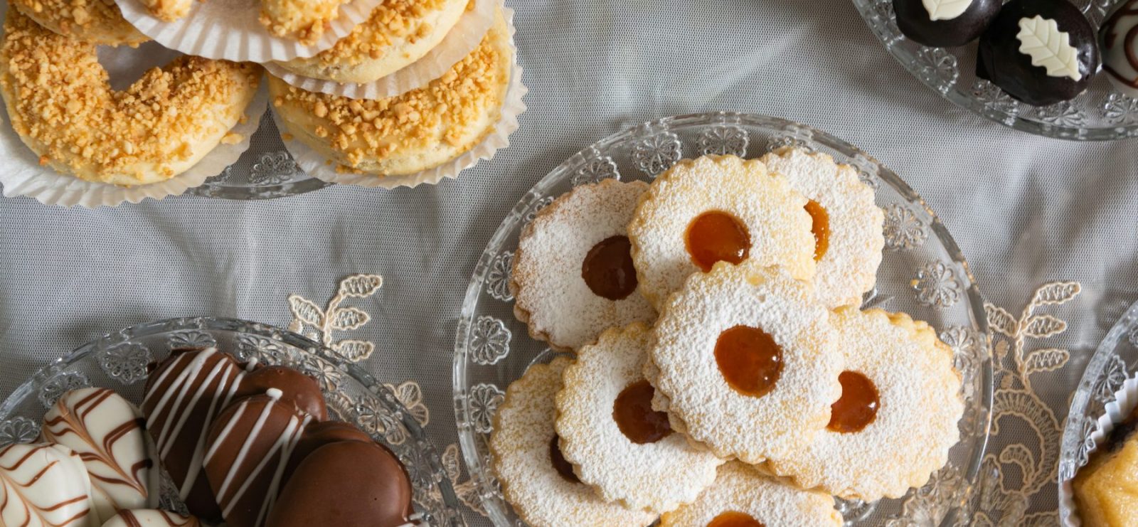 What Is a Pittsburgh Cookie Table? A Complete Guide | Burgh Brides