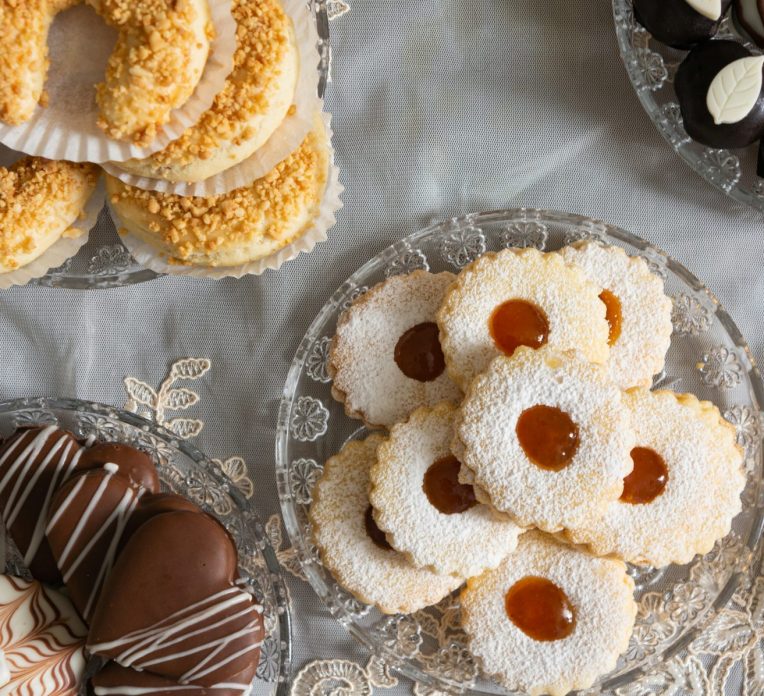 What Is a Pittsburgh Cookie Table? A Complete Guide | Burgh Brides